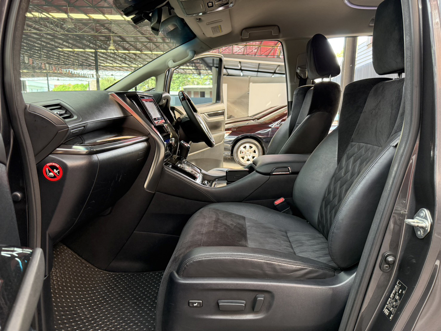 ALPHARD 2.5 SR HYBRID E-FOUR 2015