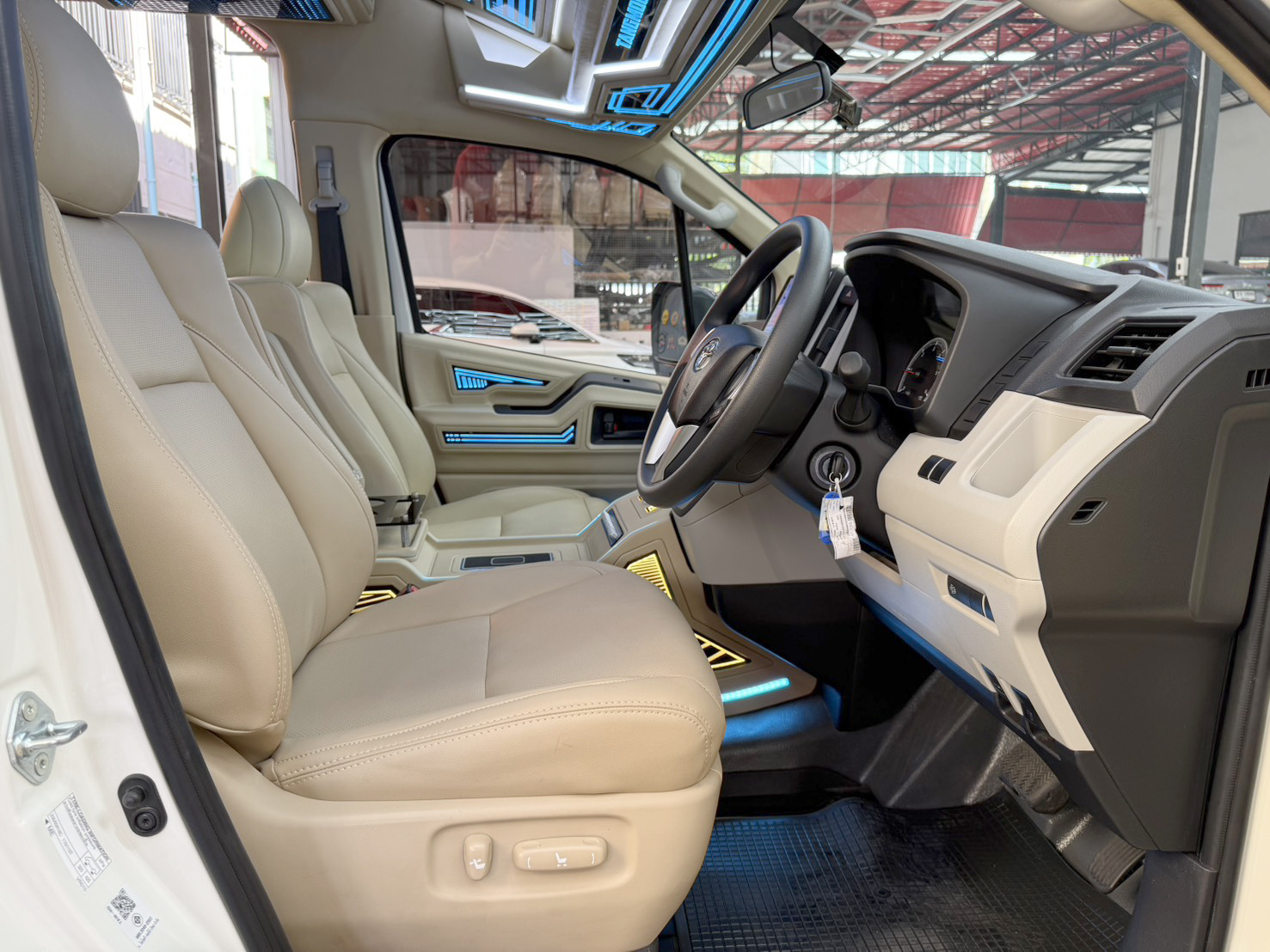 COMMUTER 2.8 Van 2026