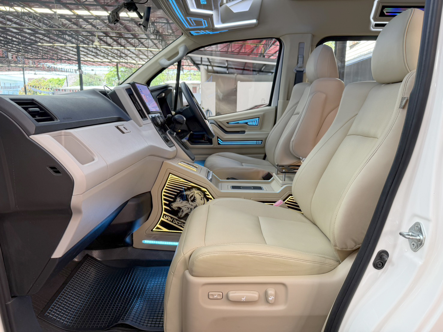 COMMUTER 2.8 Van 2026