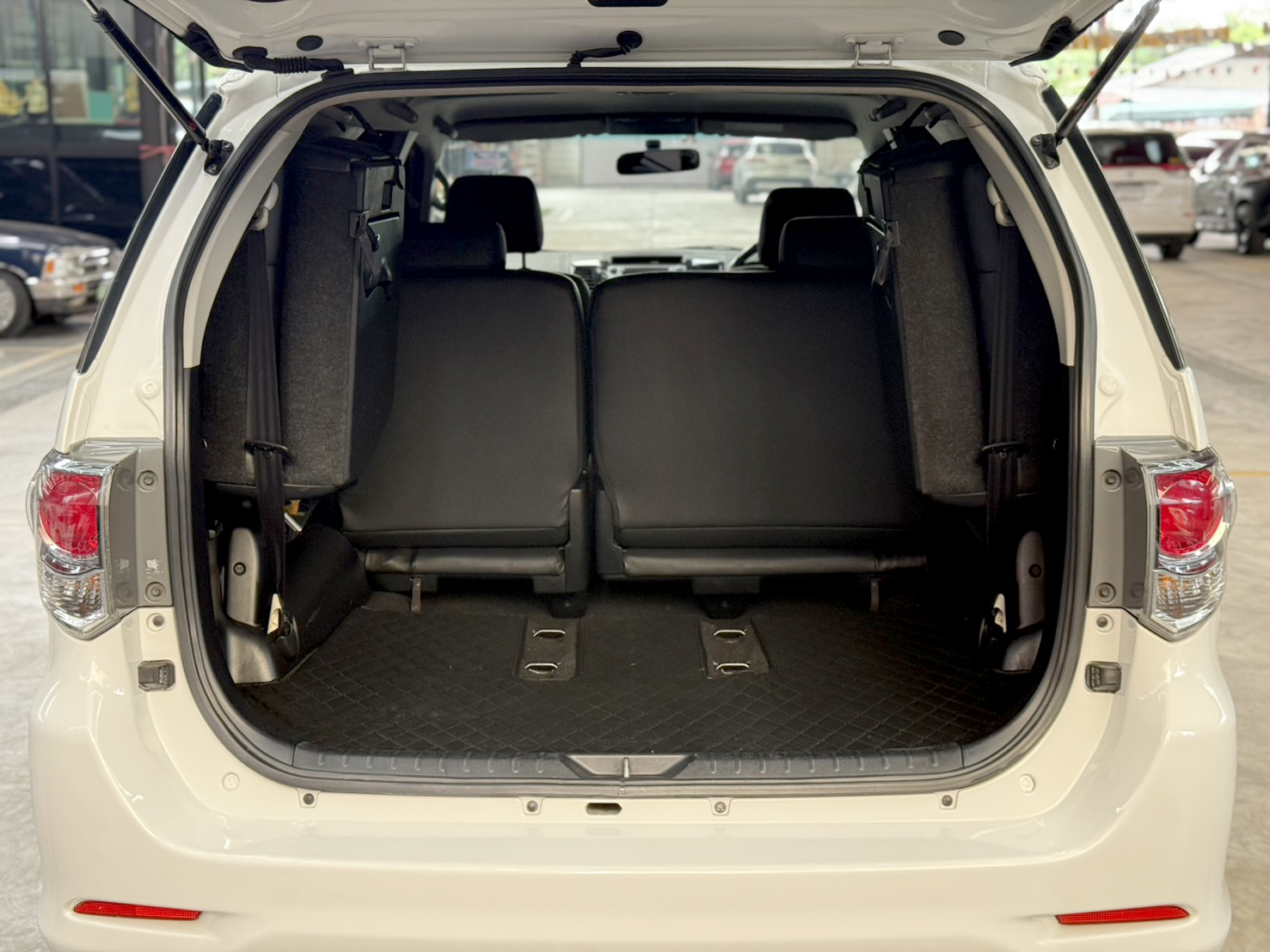 FORTUNER 2.5 V 2WD 2015