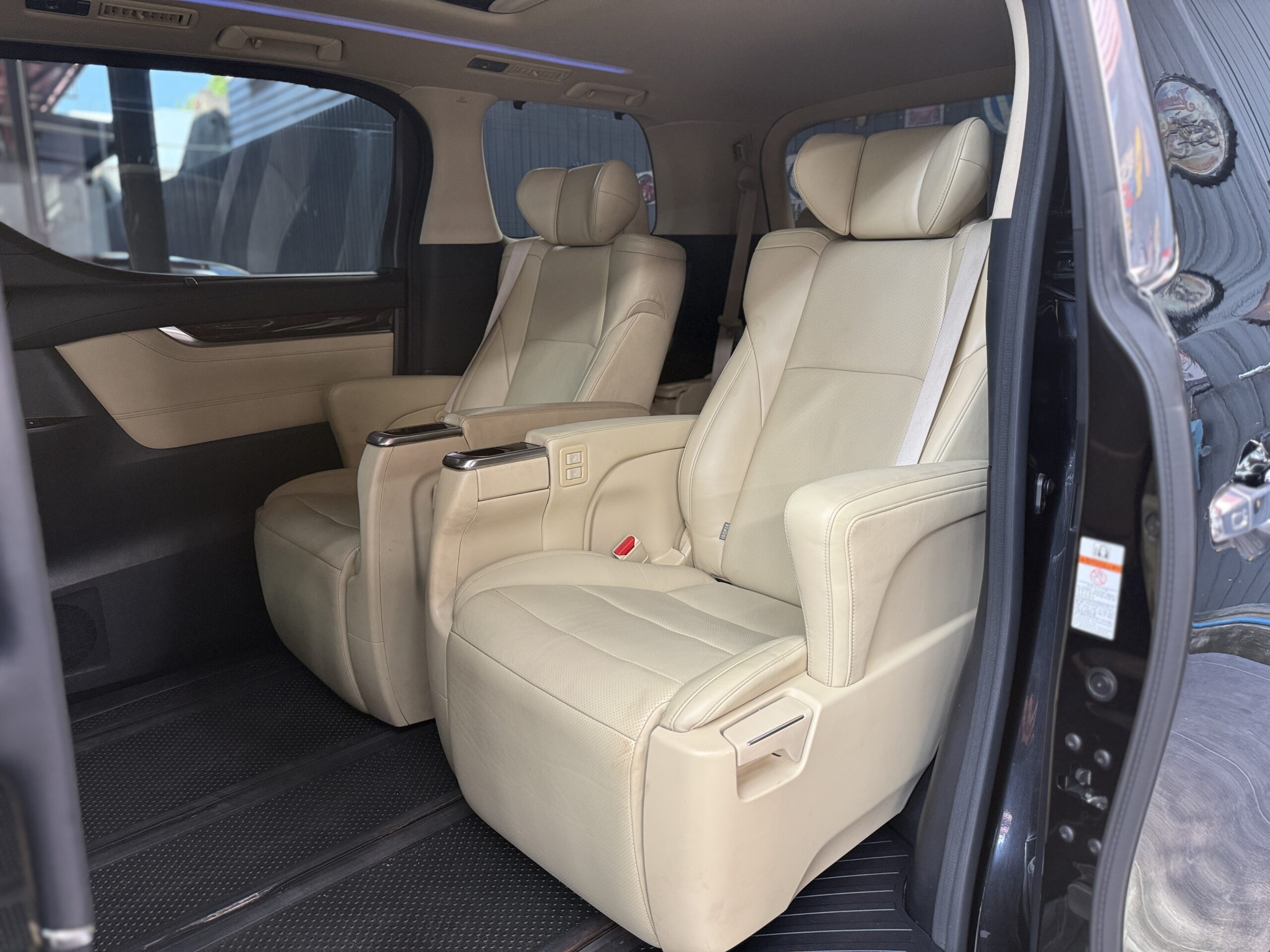 TOYOTA ALPHARD 2.5 HYBRID E-FOUR 2016