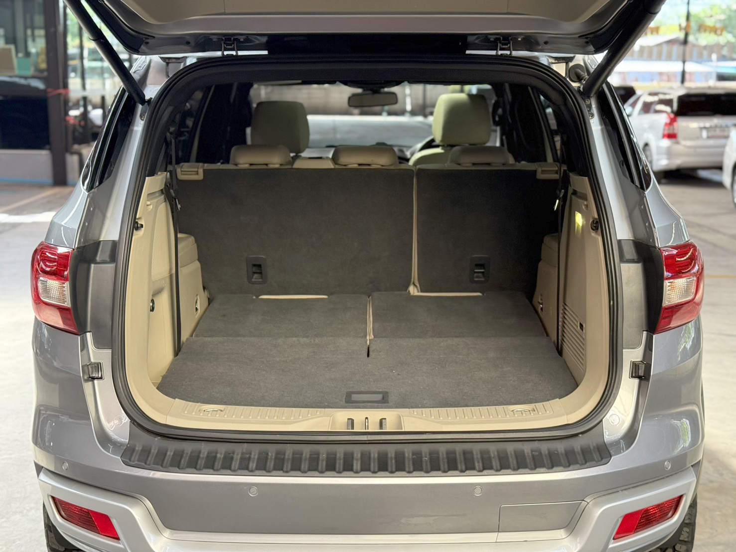 EVEREST 3.2 Titanium+ 4WD 2016