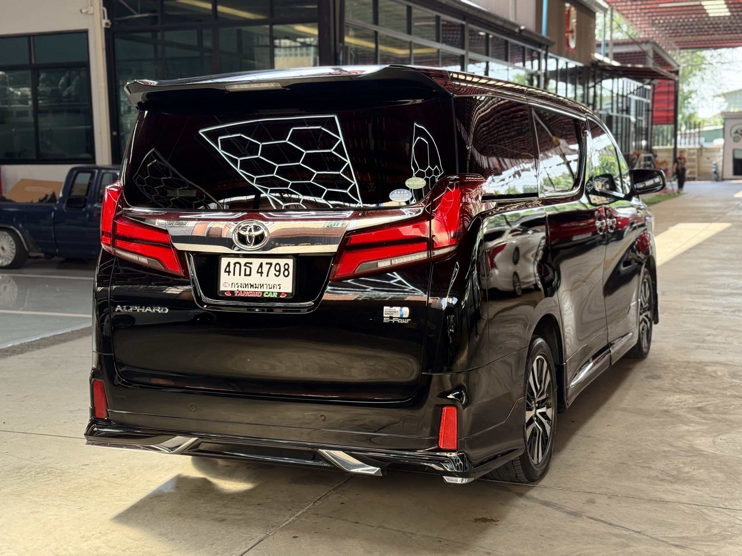 TOYOTA ALPHARD 2.5 HYBRID E-FOUR 2016
