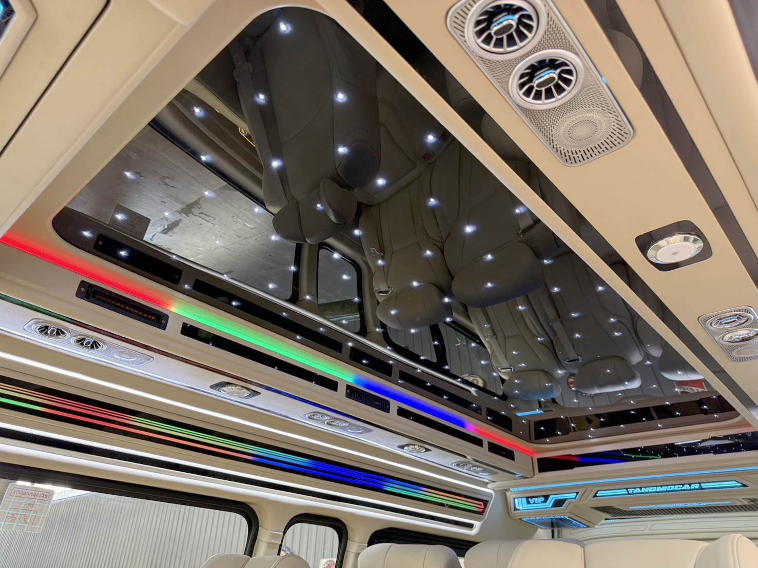 COMMUTER 2.8 Van 2026