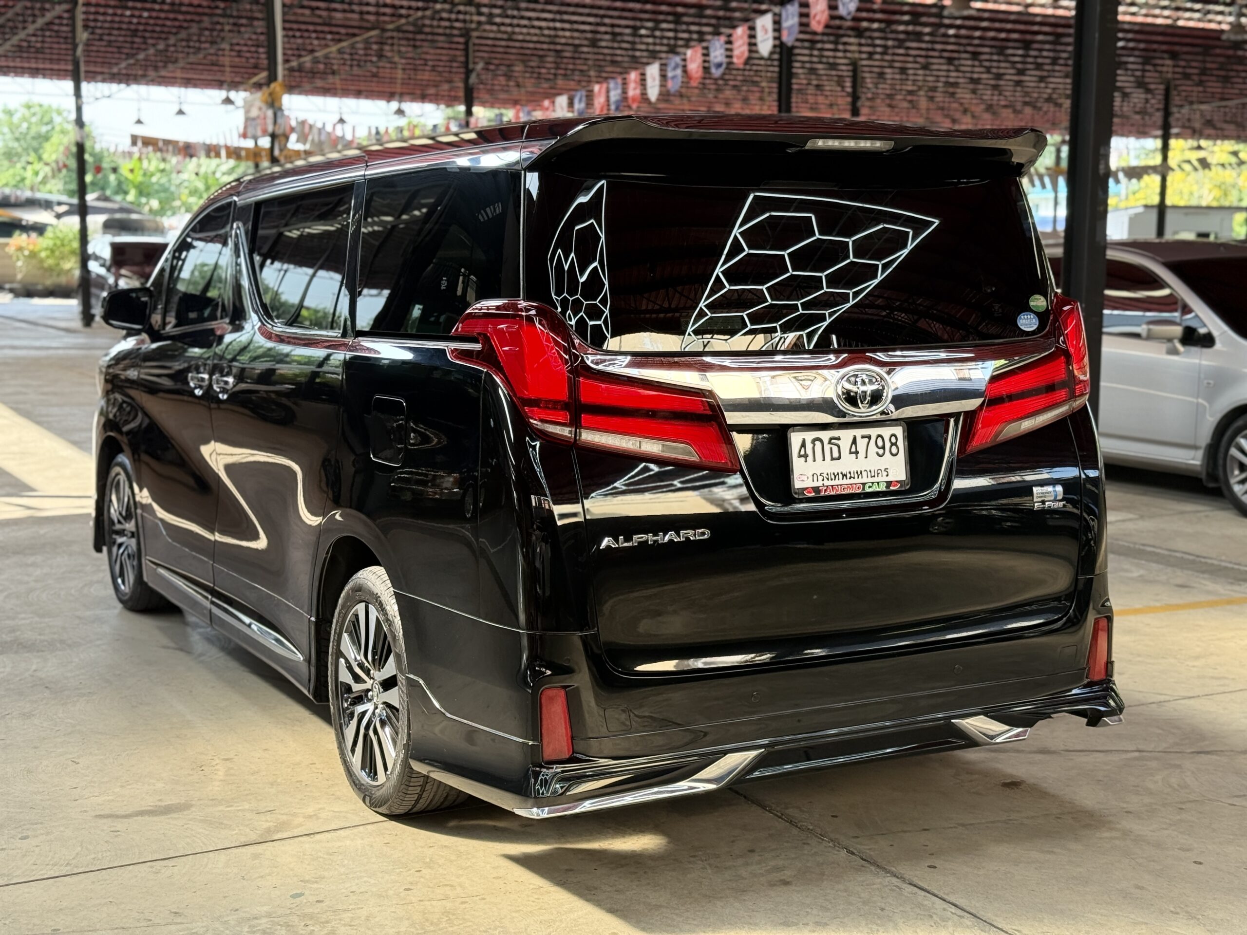 TOYOTA ALPHARD 2.5 HYBRID E-FOUR 2016
