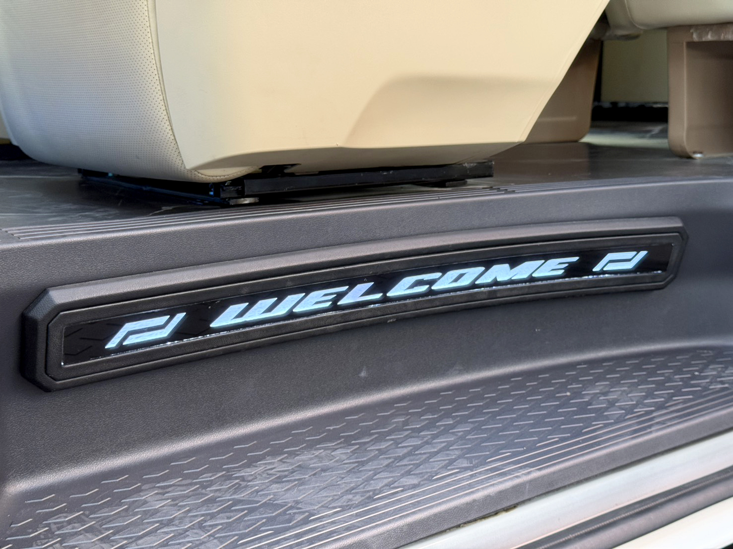 COMMUTER 2.8 Van 2026