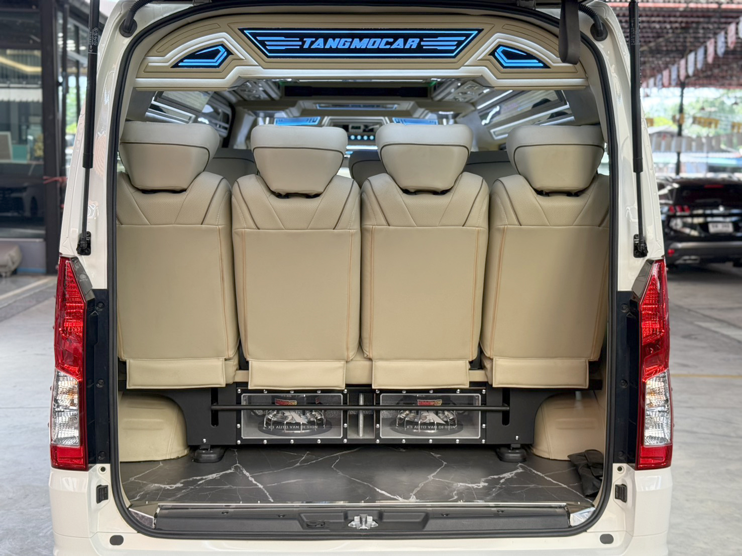 COMMUTER 2.8 Van 2026