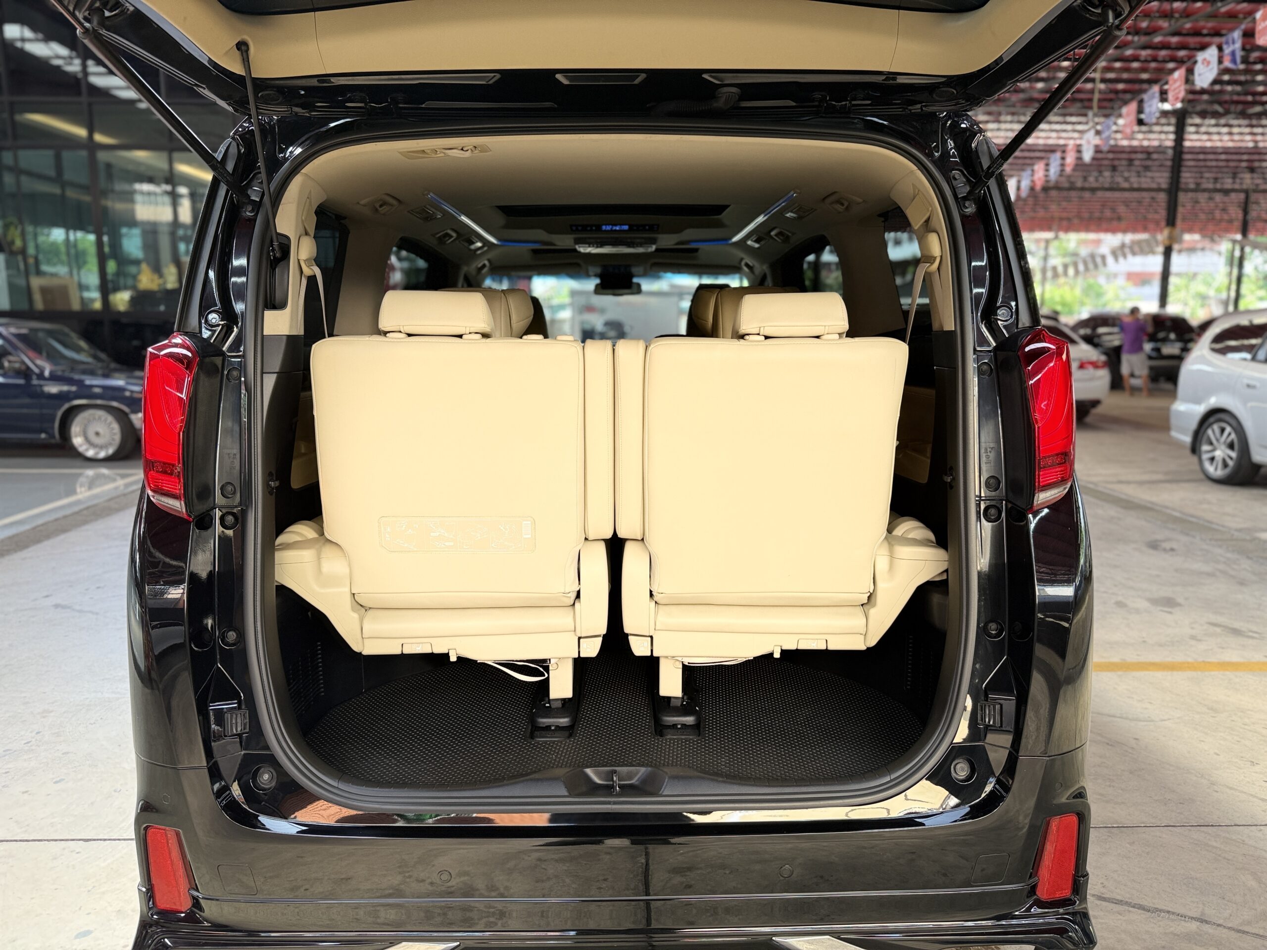 TOYOTA ALPHARD 2.5 HYBRID E-FOUR 2016