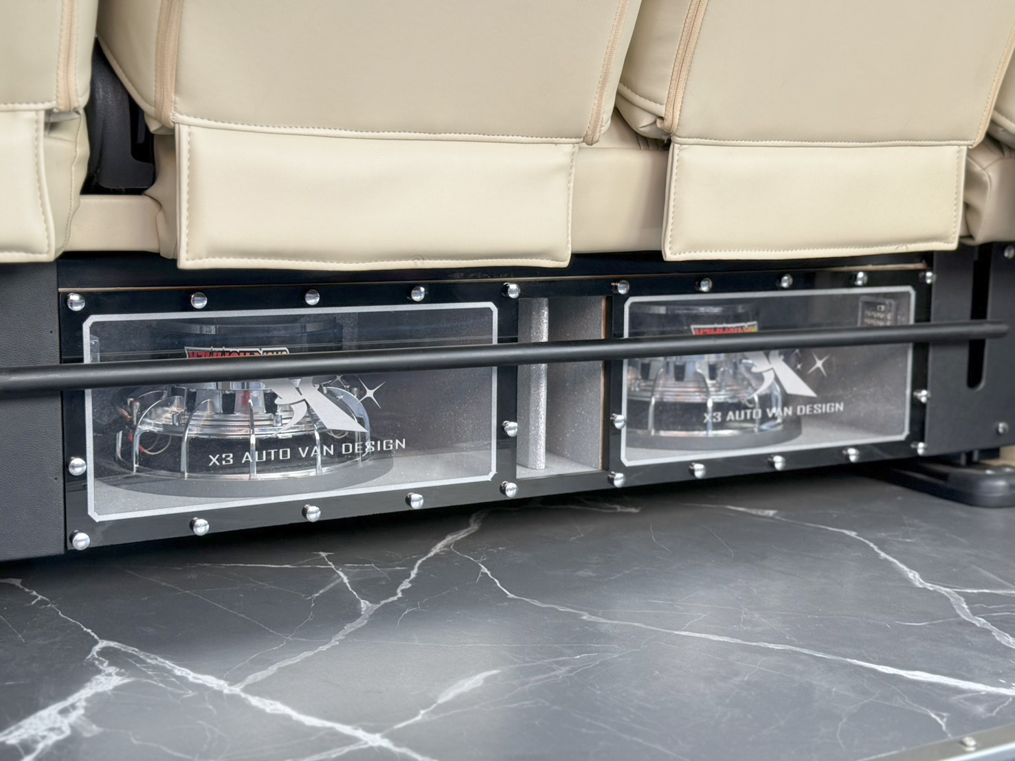 COMMUTER 2.8 Van 2026