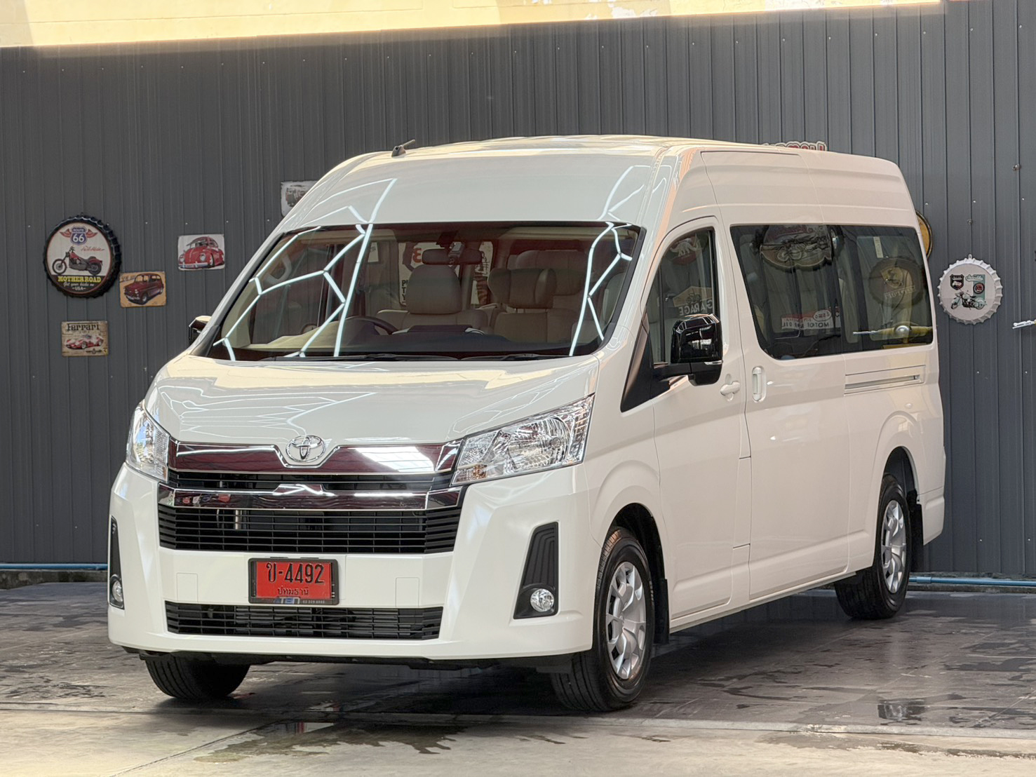 COMMUTER 2.8 Van 2026