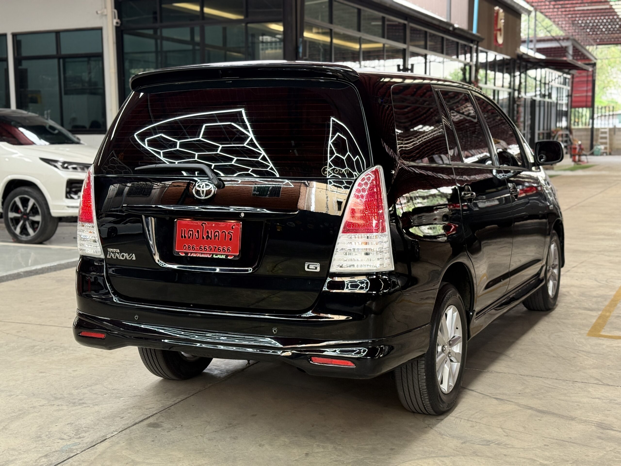 TOYOTA INNOVA 2.0 G 2010