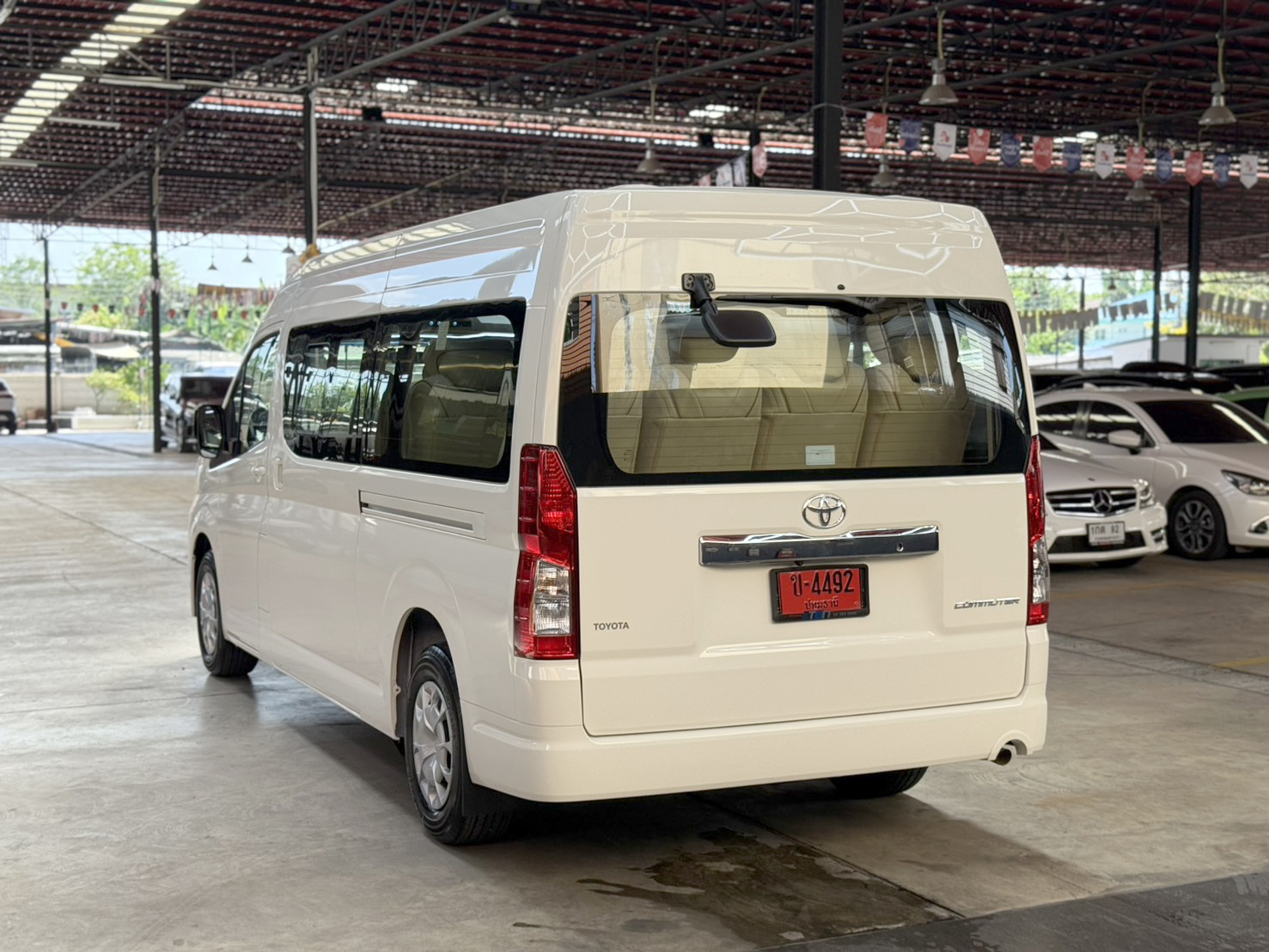 COMMUTER 2.8 Van 2026