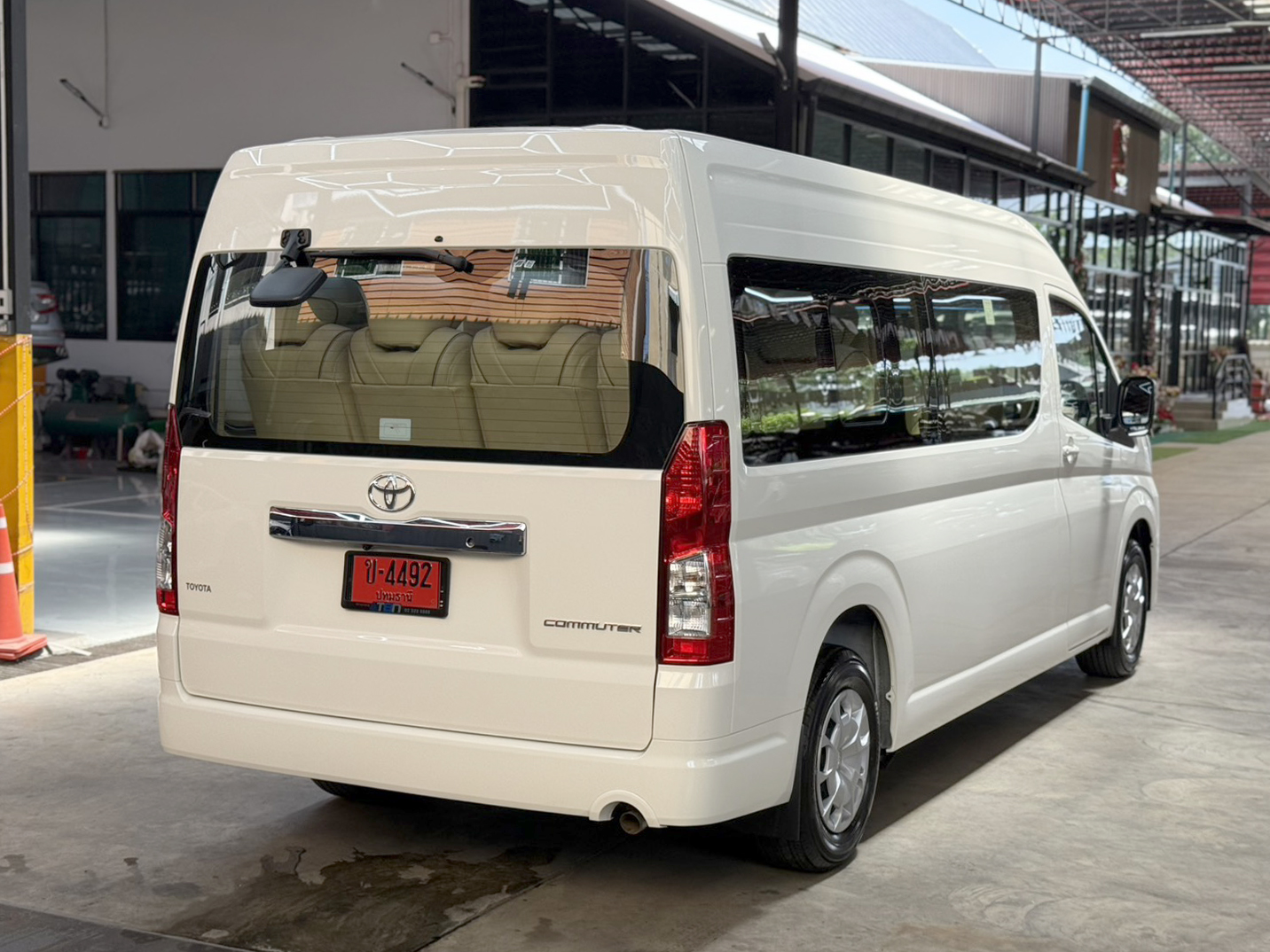 COMMUTER 2.8 Van 2026