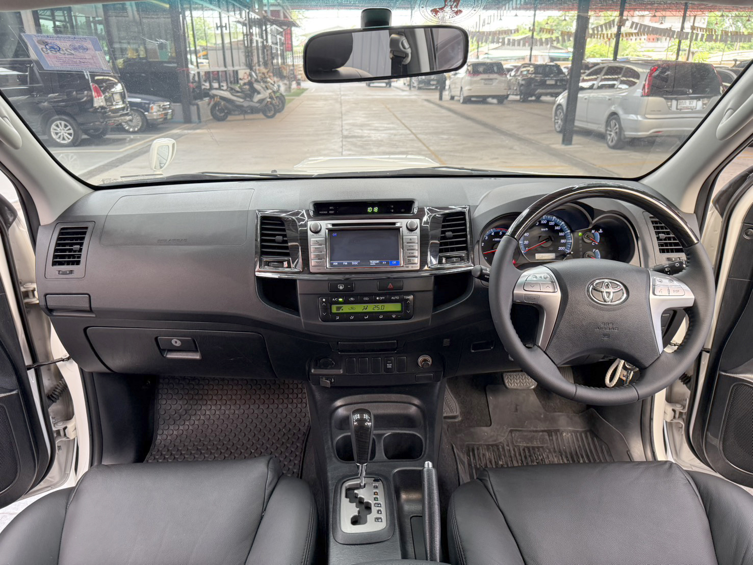 FORTUNER 2.5 V 2WD 2015
