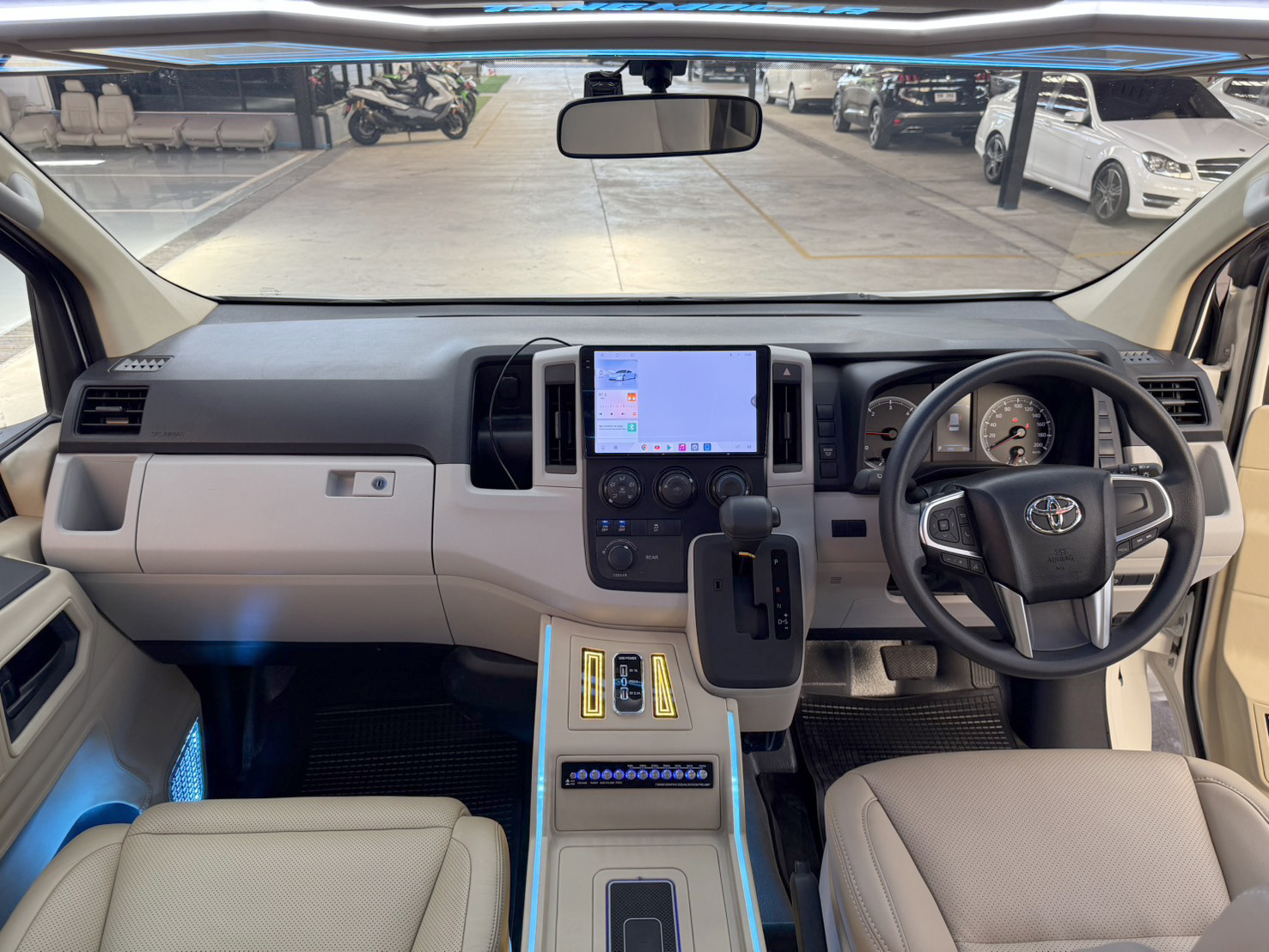 COMMUTER 2.8 Van 2026