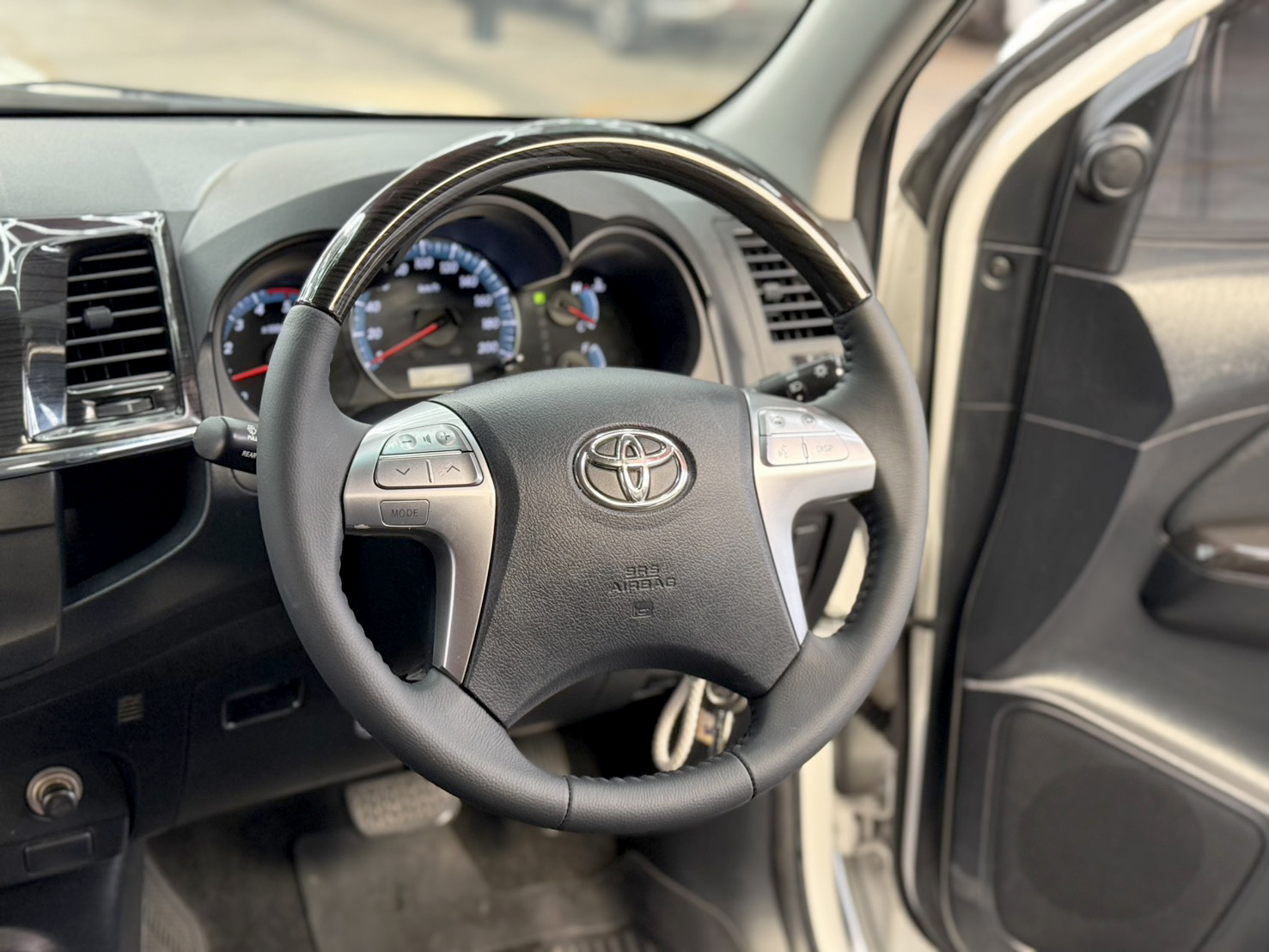 FORTUNER 2.5 V 2WD 2015