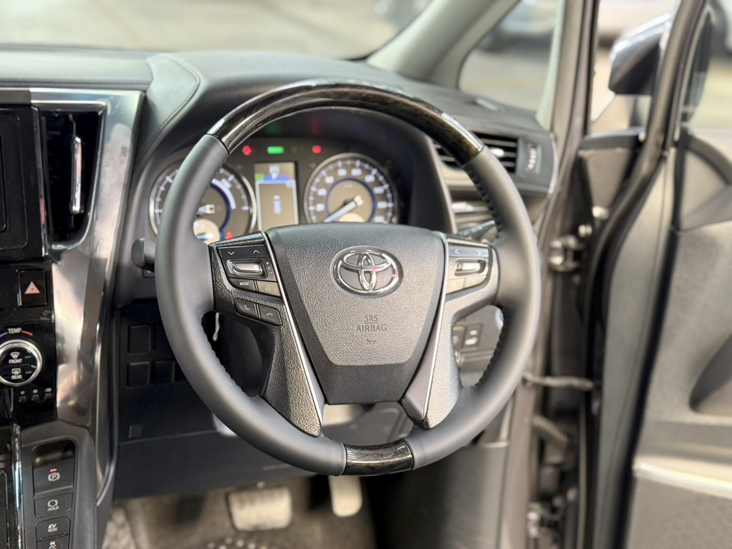 ALPHARD 2.5 SR HYBRID E-FOUR 2015