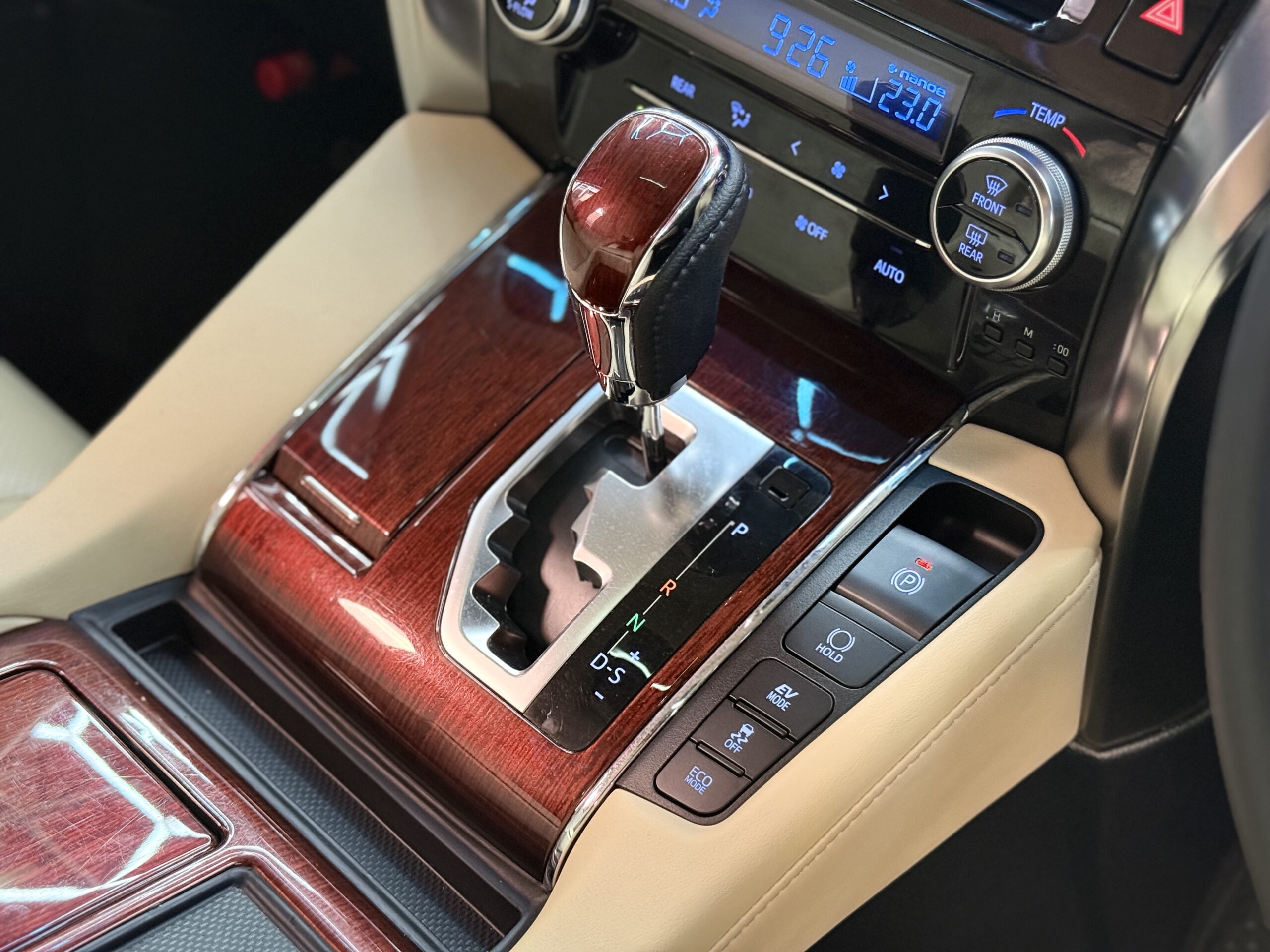 TOYOTA ALPHARD 2.5 HYBRID E-FOUR 2016