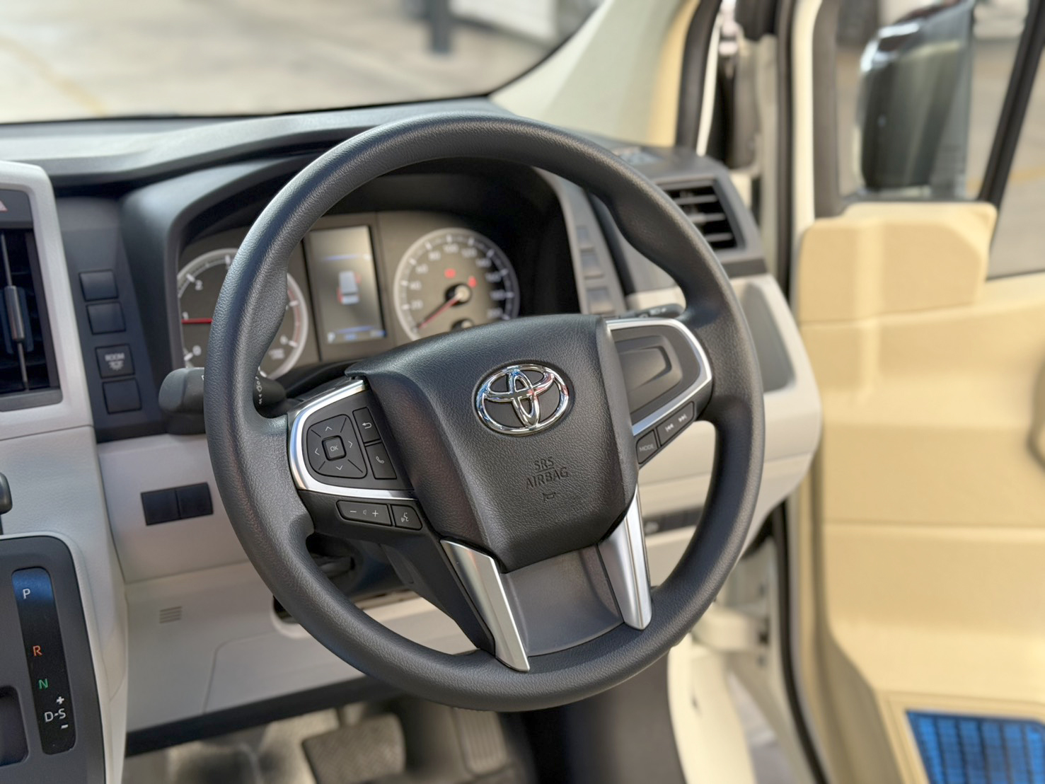 COMMUTER 2.8 Van 2026