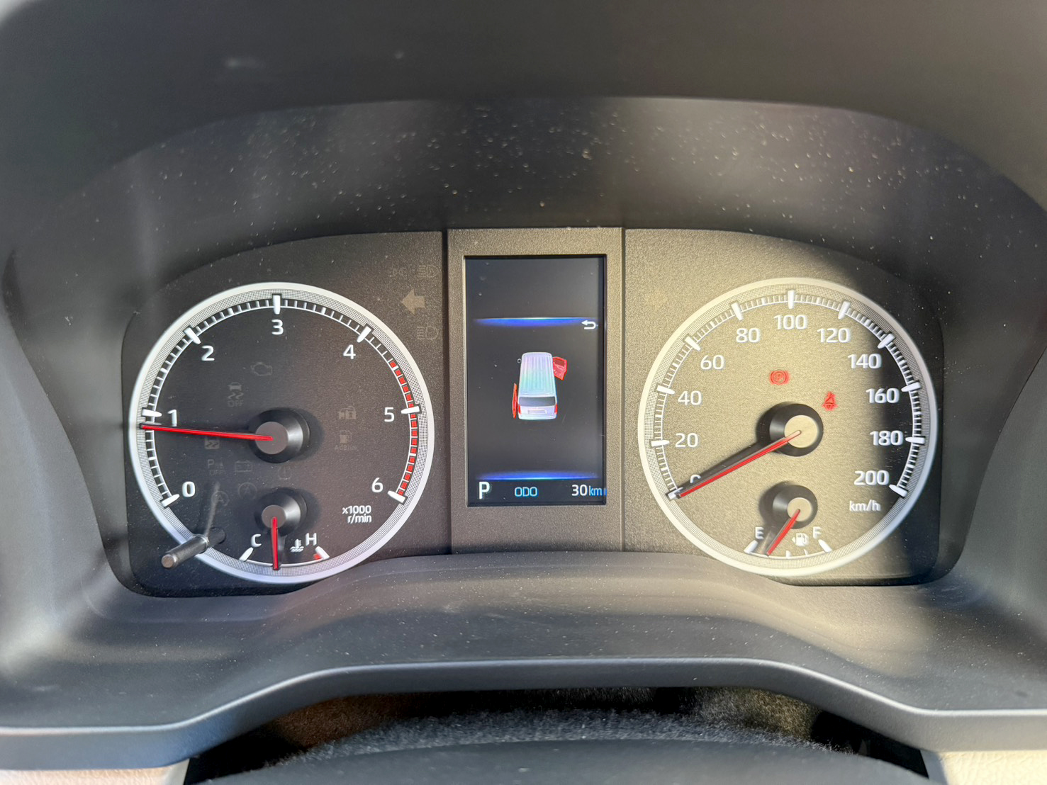 COMMUTER 2.8 Van 2026