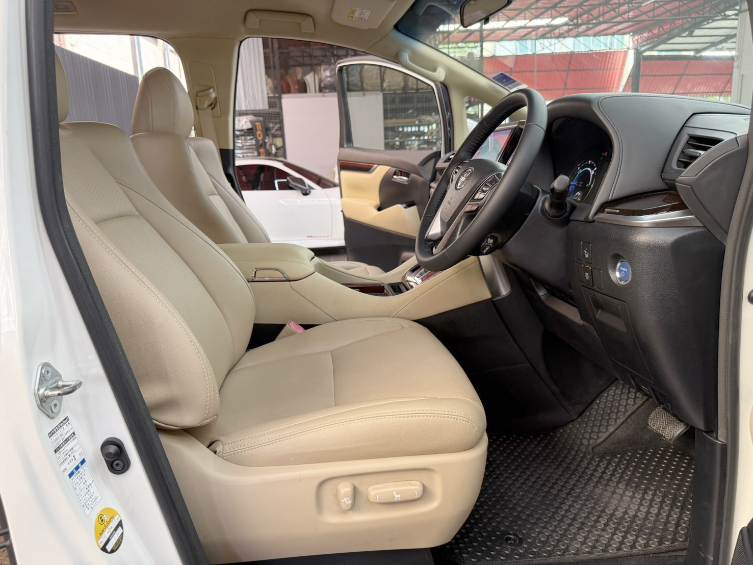 TOYOTA ALPHARD 2.5 X HYBRID 2016