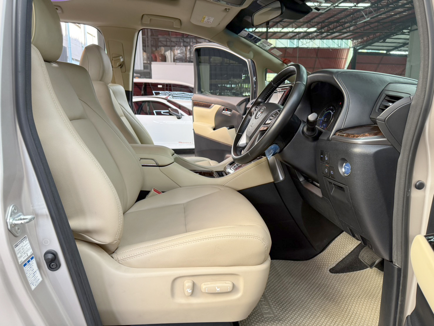 TOYOTA ALPHARD 2.5 HYBRID X 4WD 2019