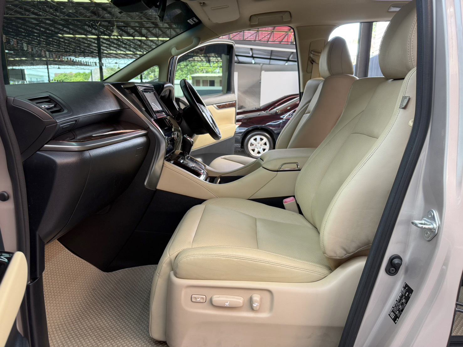 TOYOTA ALPHARD 2.5 HYBRID X 4WD 2019