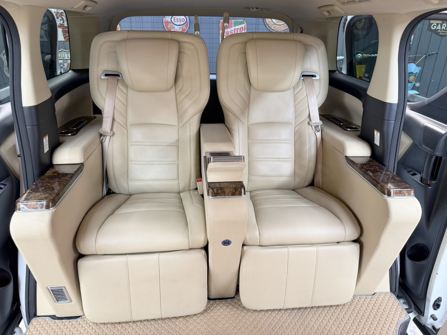 TOYOTA ALPHARD 2.5 X HYBRID 2016