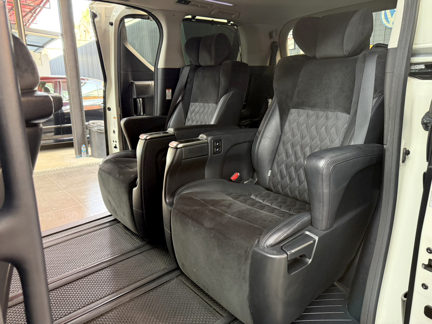 TOYOTA ALPHARD 2.5 SC-PACKAGE 2018