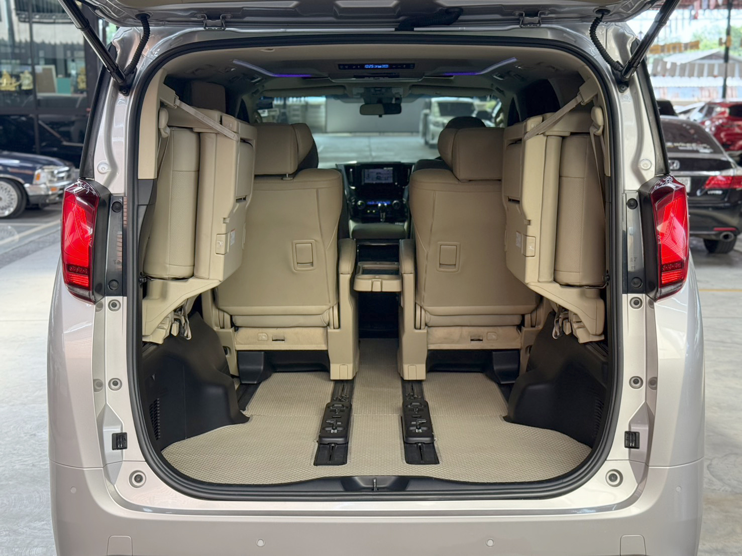 TOYOTA ALPHARD 2.5 HYBRID X 4WD 2019