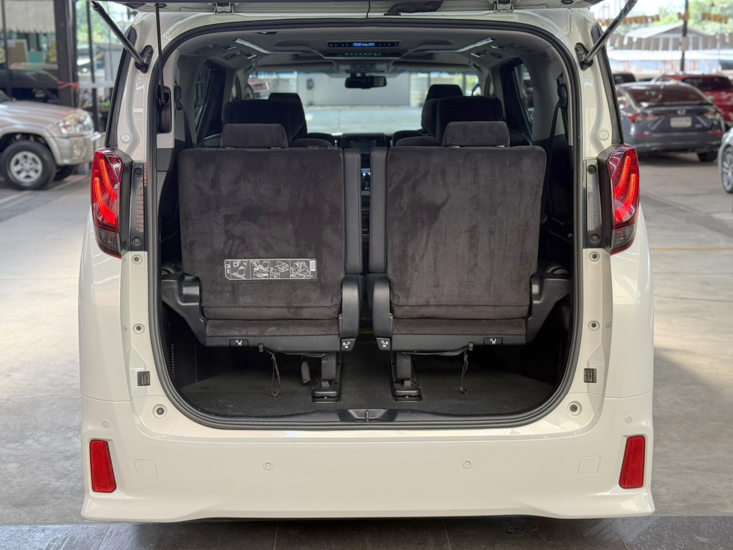 TOYOTA ALPHARD 2.5 SC-PACKAGE 2018