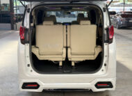 TOYOTA ALPHARD 2.5 HYBRID E-FOUR ปี2017