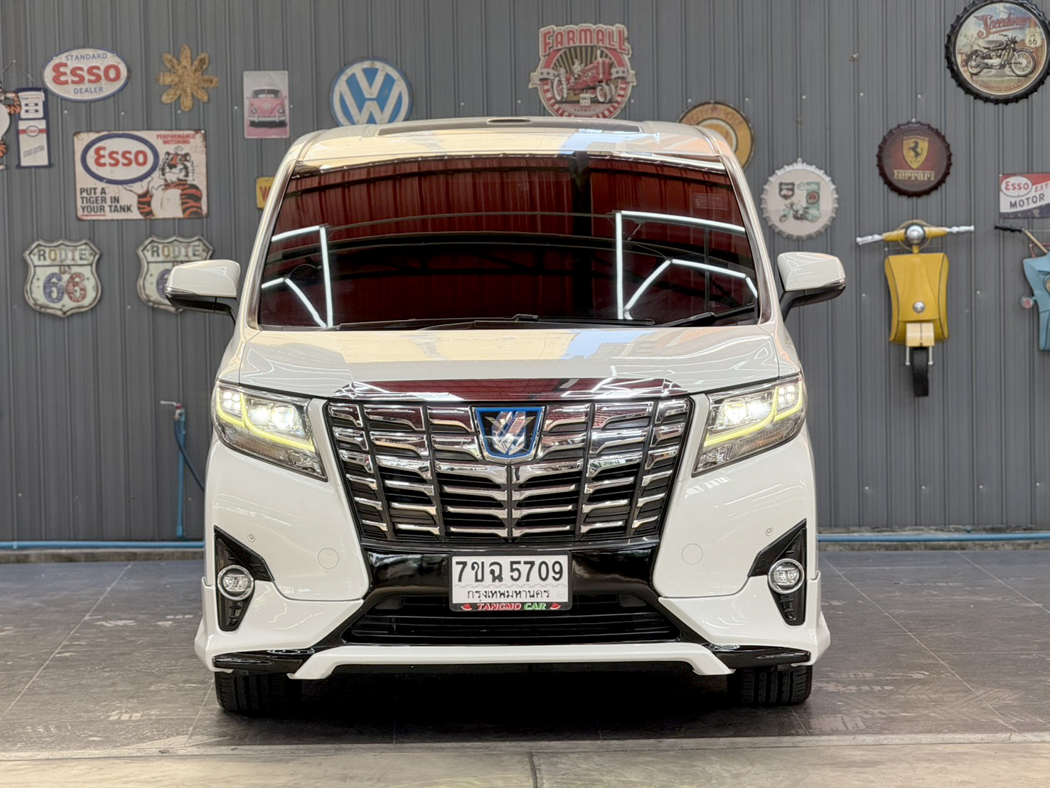 TOYOTA ALPHARD 2.5 HYBRID E-FOUR ปี2017