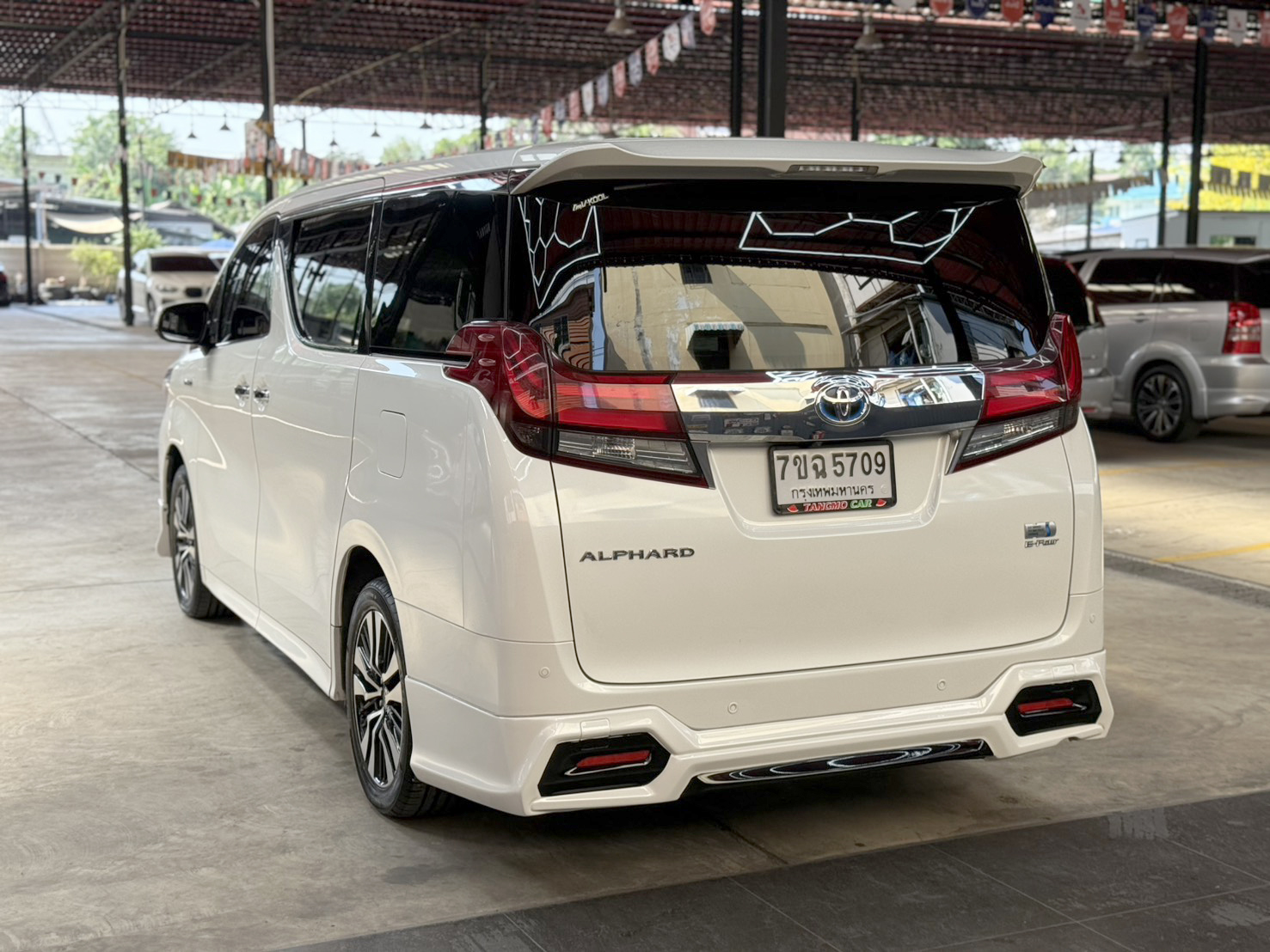 TOYOTA ALPHARD 2.5 HYBRID E-FOUR ปี2017