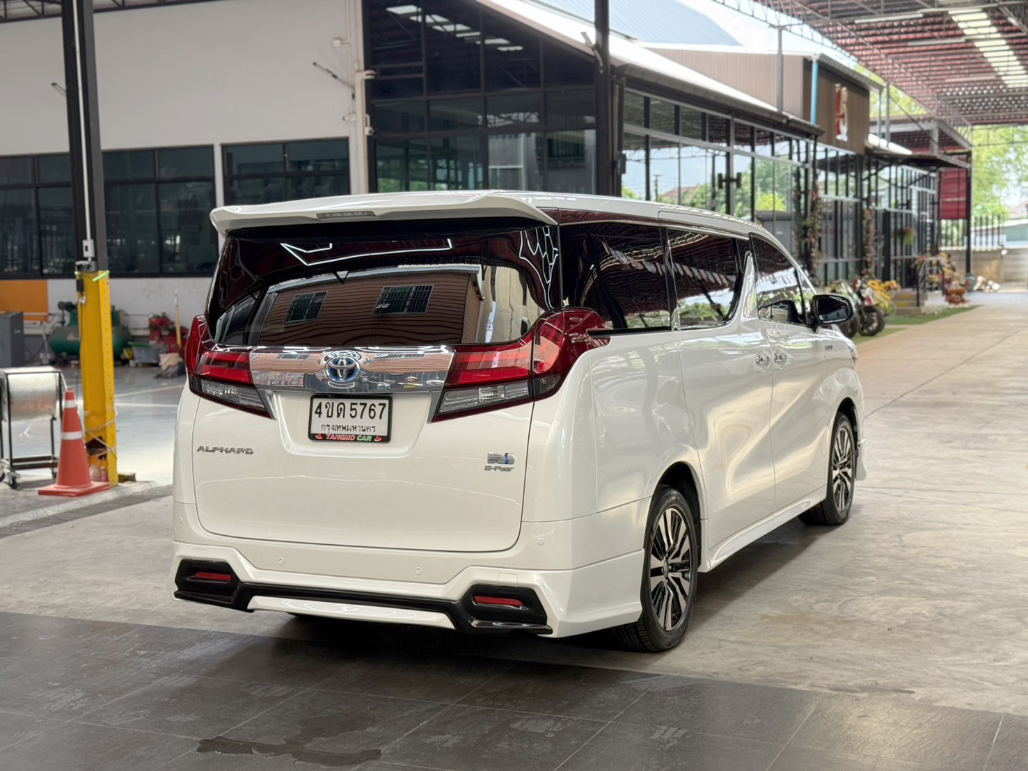 TOYOTA ALPHARD 2.5 HYBRID E-FOUR 2018