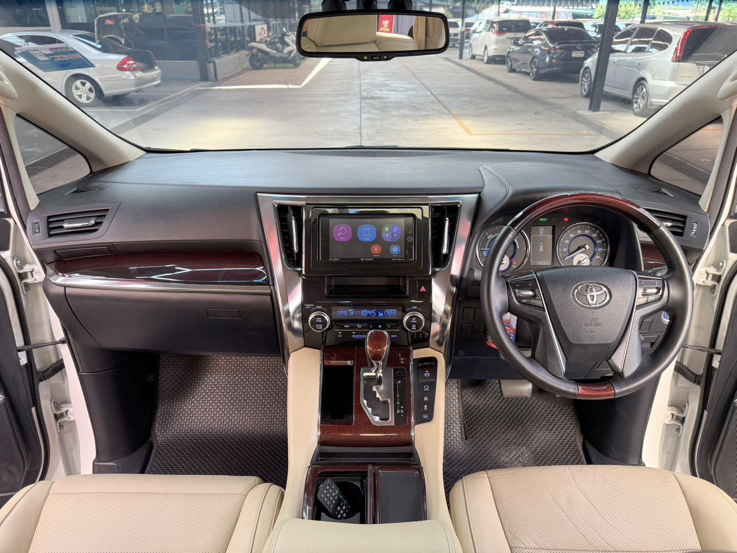 TOYOTA ALPHARD 2.5 HYBRID E-FOUR ปี2017