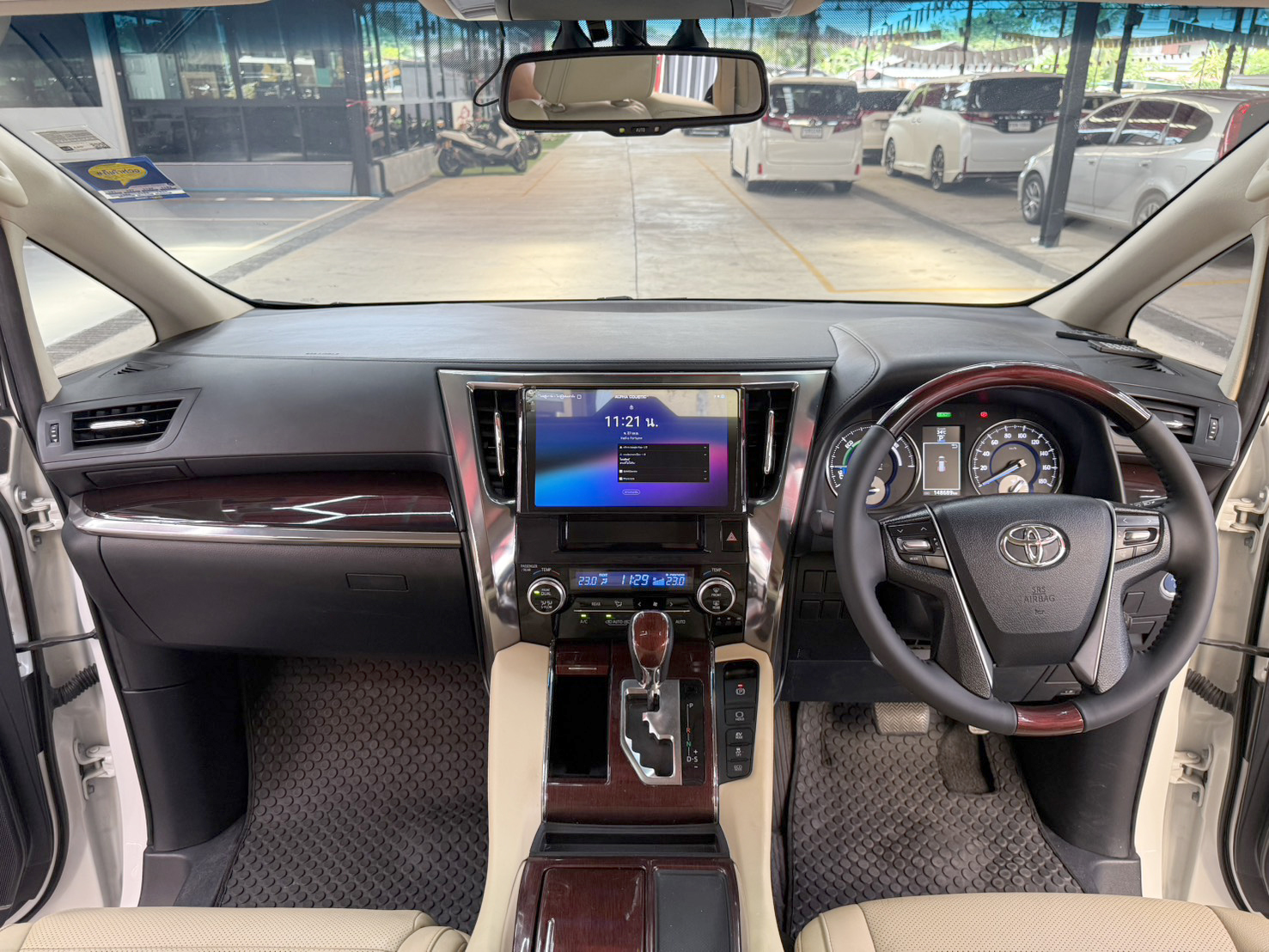 TOYOTA ALPHARD 2.5 HYBRID E-FOUR 2018
