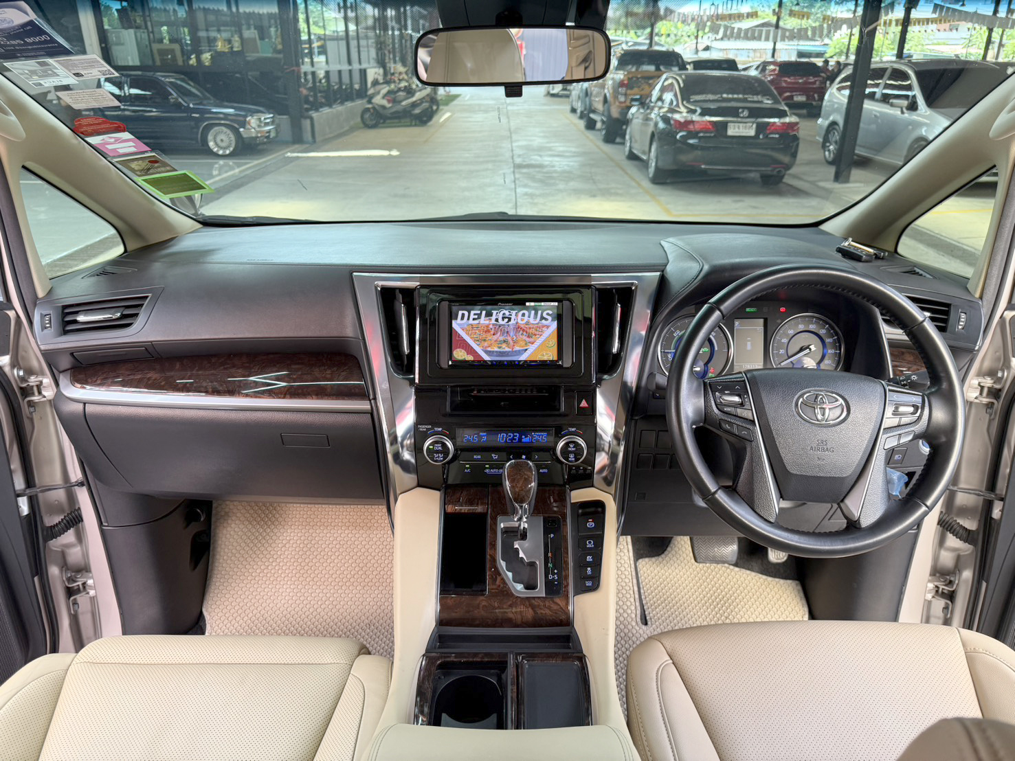 TOYOTA ALPHARD 2.5 HYBRID X 4WD 2019