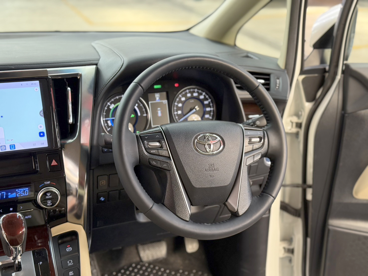 TOYOTA ALPHARD 2.5 X HYBRID 2016