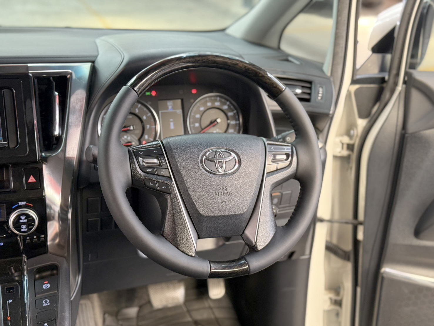 TOYOTA ALPHARD 2.5 SC-PACKAGE 2018