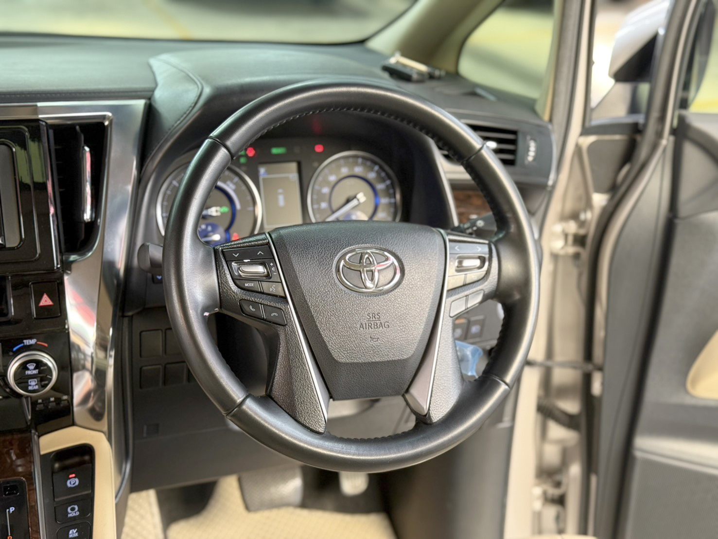 TOYOTA ALPHARD 2.5 HYBRID X 4WD 2019