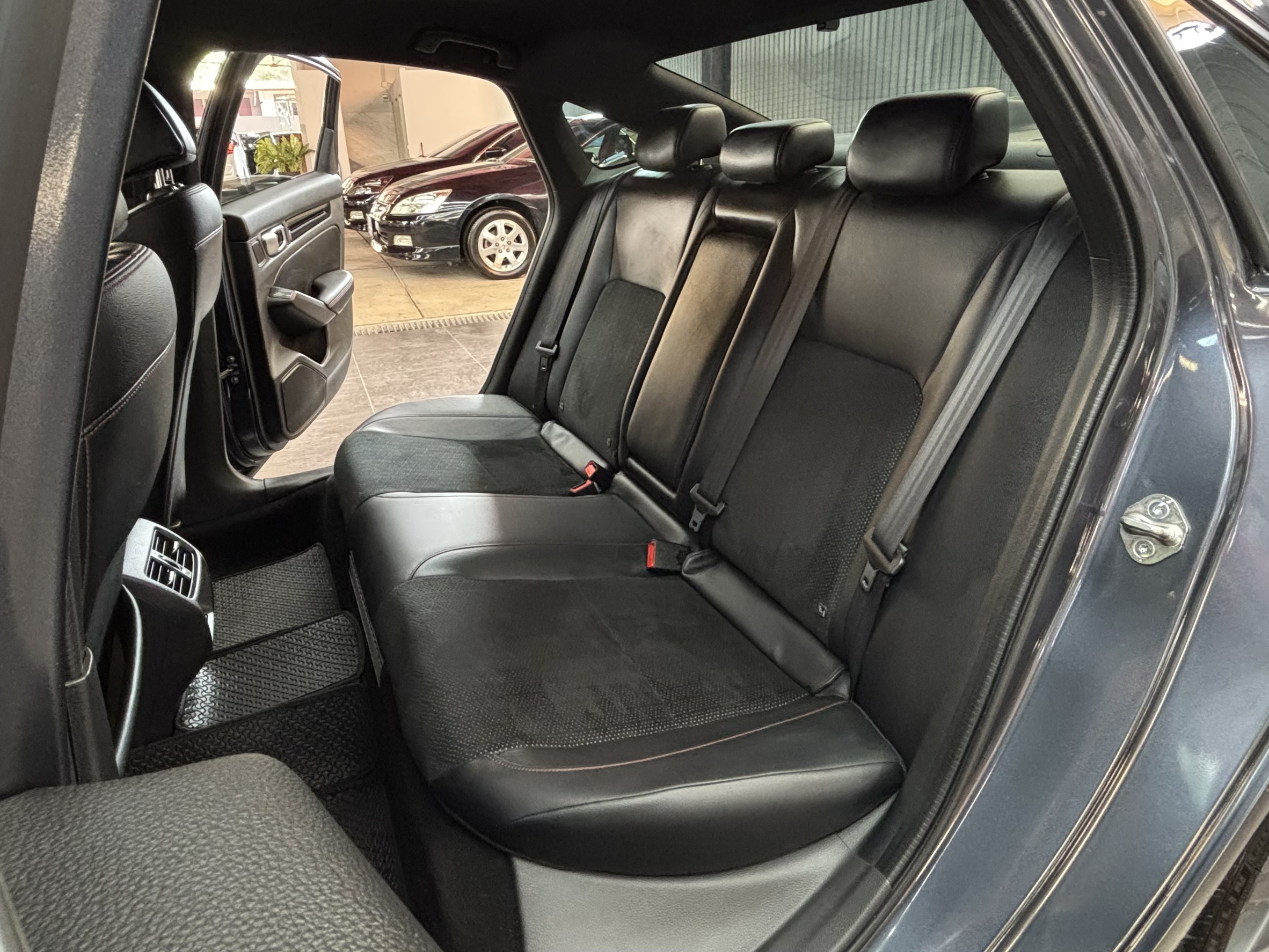 ็HONDA CIVIC FE 2.0 e:HEV RS 2024
