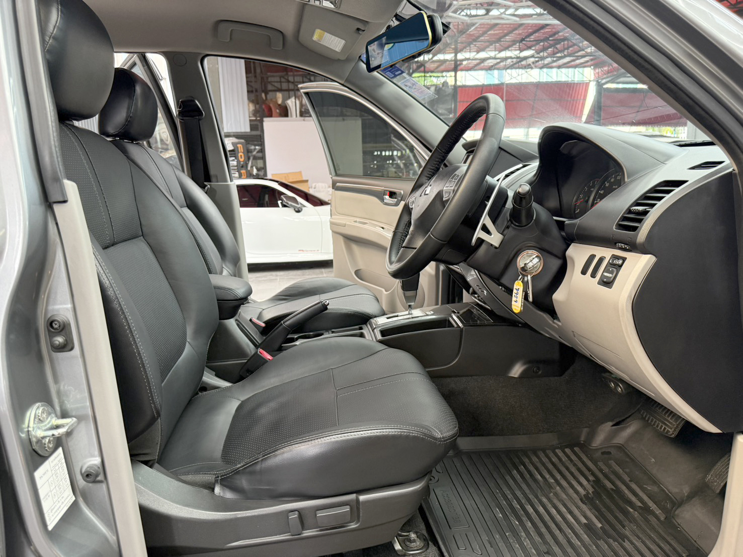 MITSUBISHI PAJERO SPORT 2.5 GT 2015