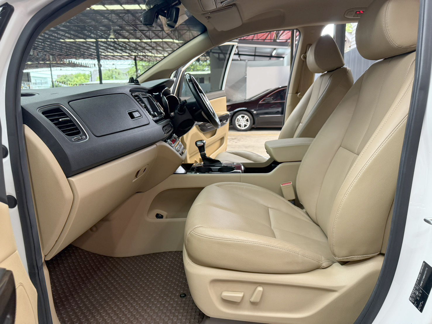 KIA GRAND CARNIVAL 2.2 EX 2017