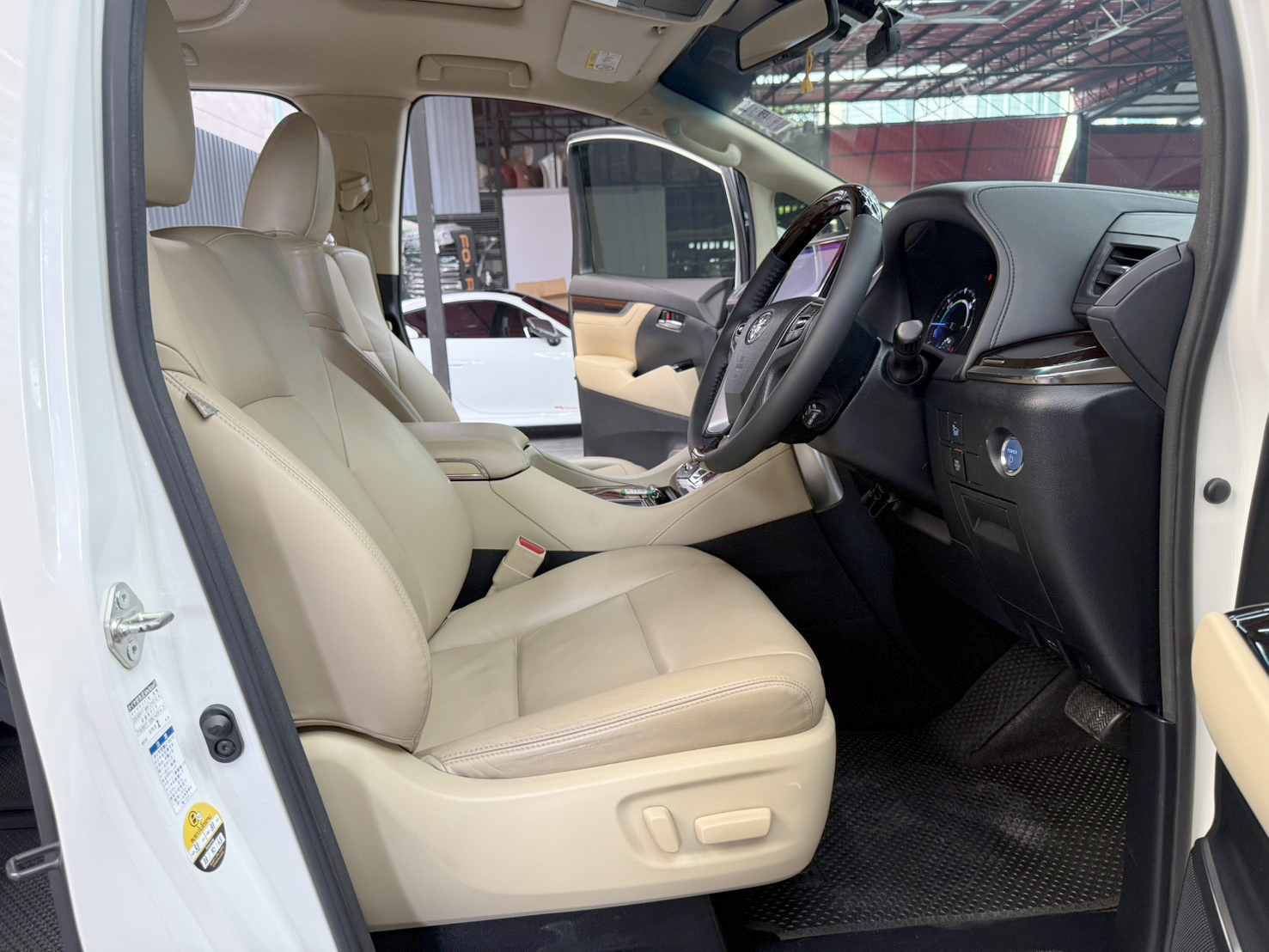 TOYOTA ALPHARD 2.5 G HYBRID 2016