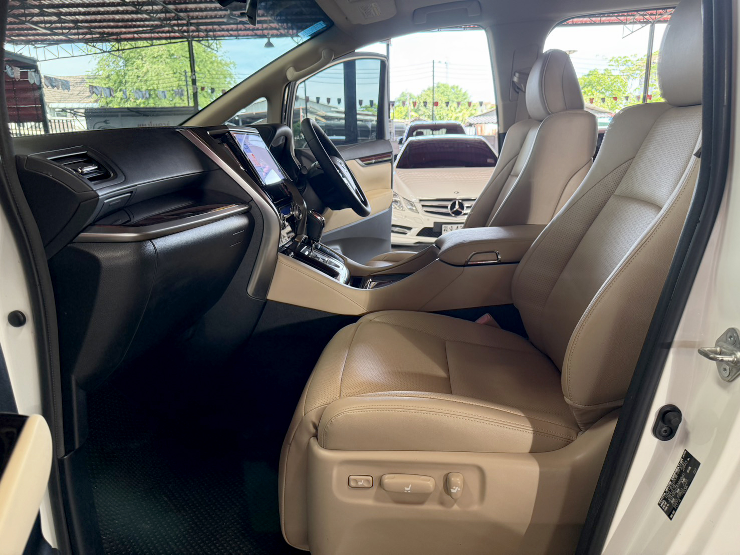 TOYOTA ALPHARD 2.5 HYBRID 2017