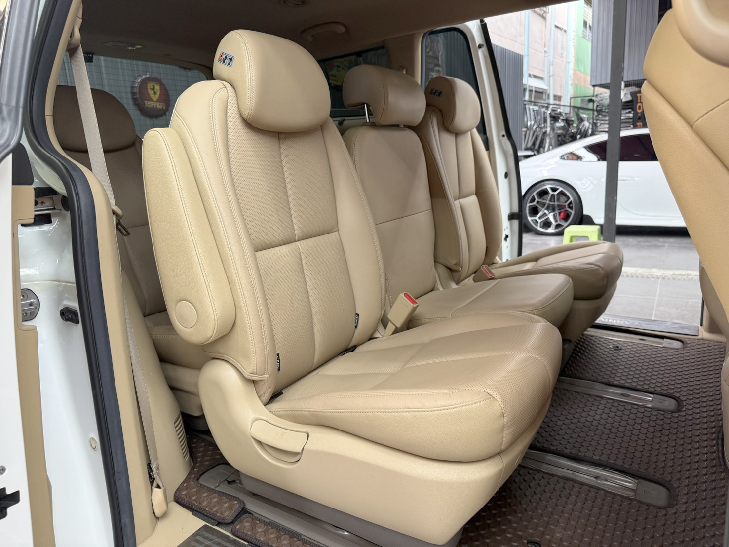 KIA GRAND CARNIVAL 2.2 EX 2017