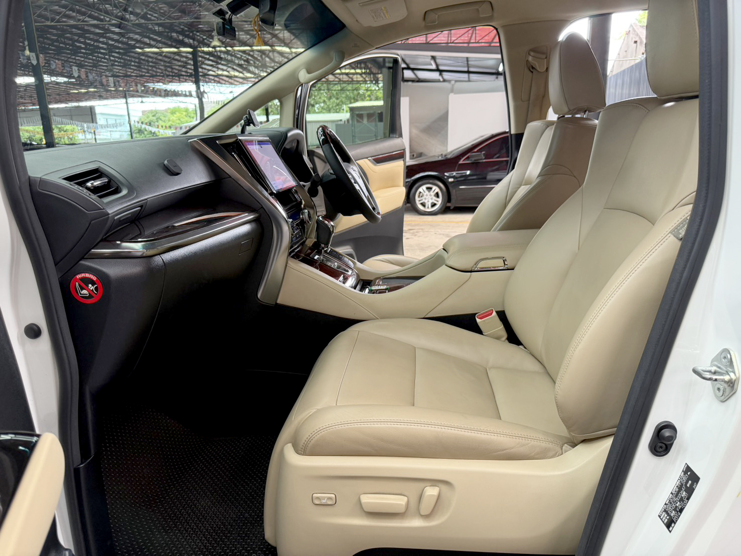 TOYOTA ALPHARD 2.5 G HYBRID 2016