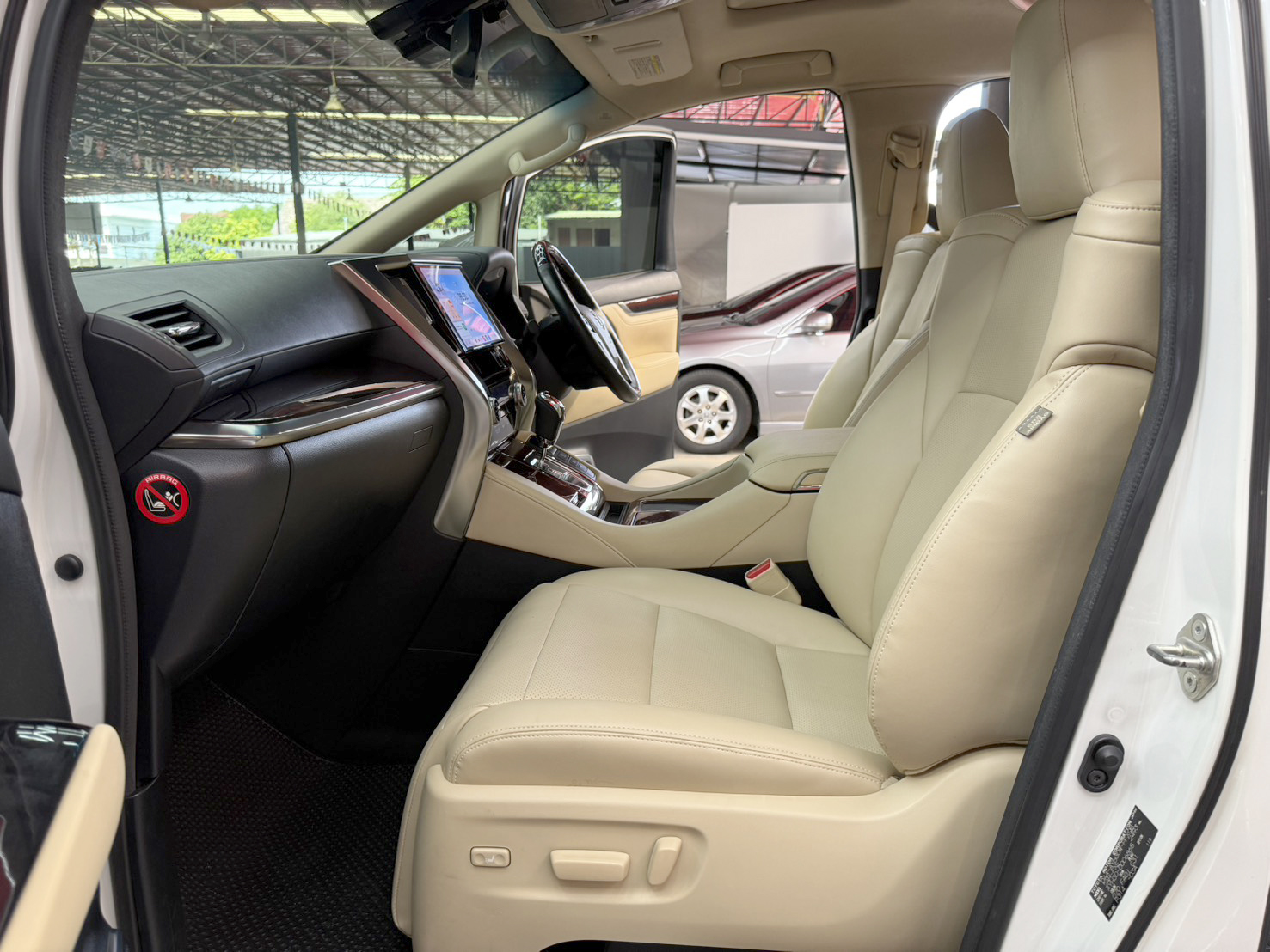 TOYOTA ALPHARD 2.5 HYBRID 2017