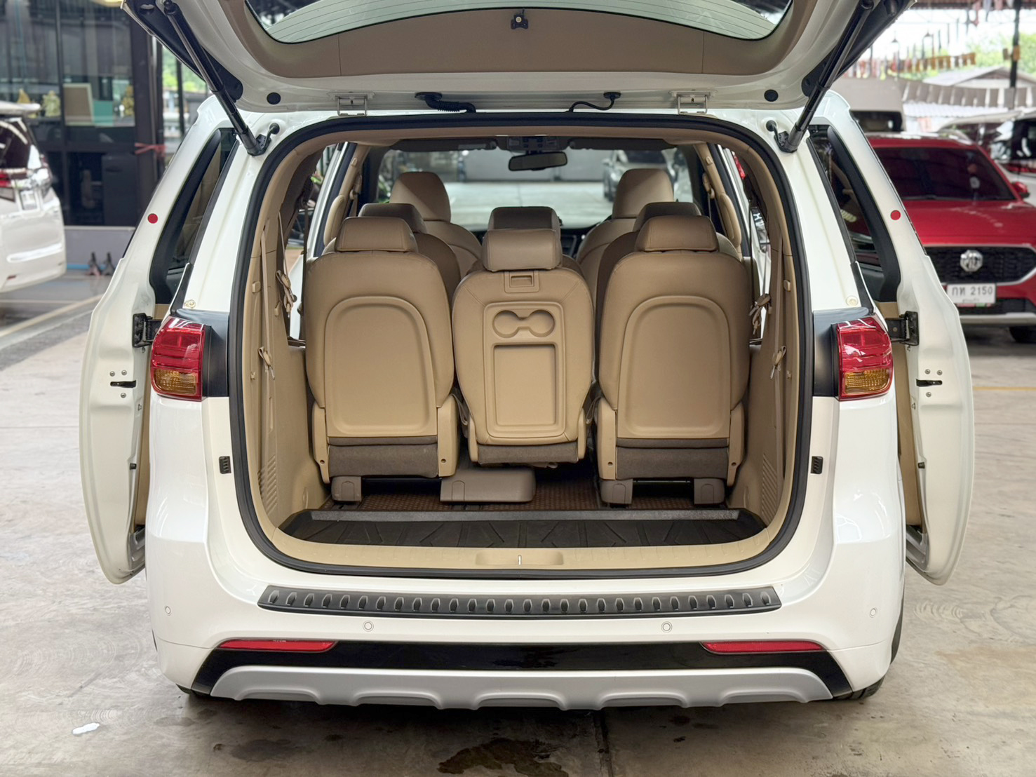 KIA GRAND CARNIVAL 2.2 EX 2017
